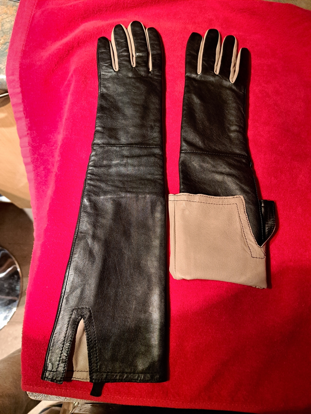 Echo Black and Beige Long Leather Gloves